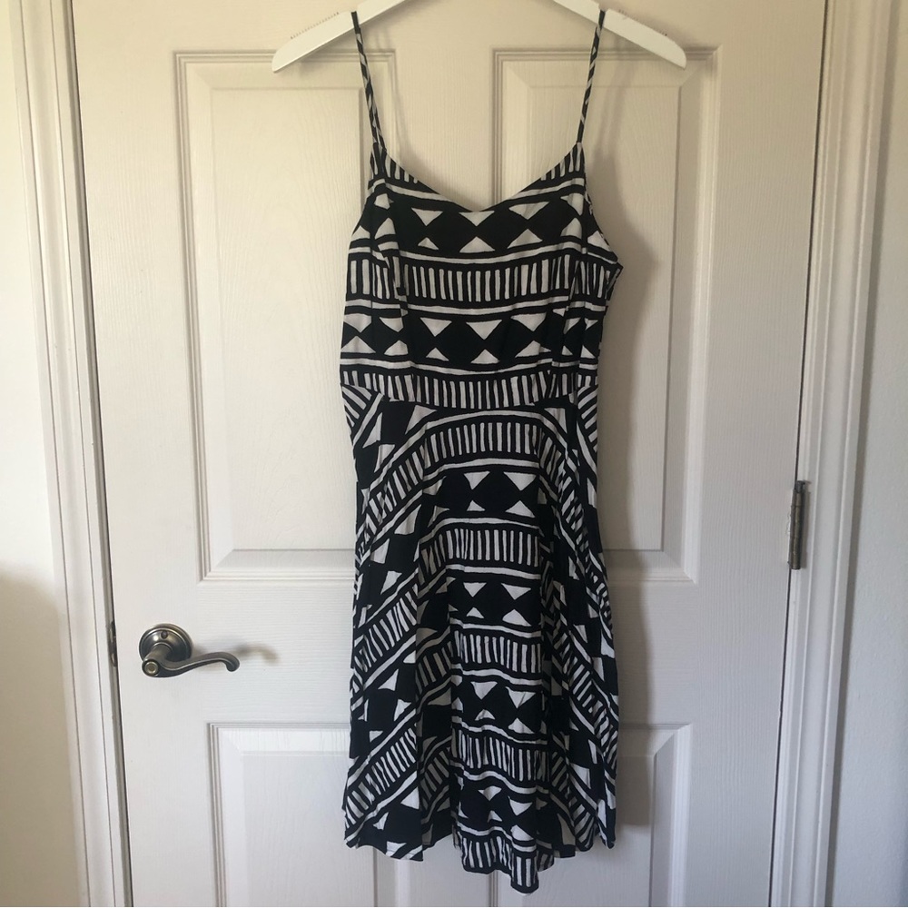 Old Navy geo pattern dress in black/white